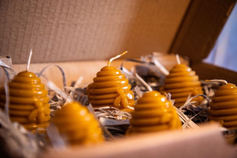 Velas de cera de abella con forma de colmea