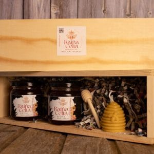 Pack de un mini tarro de miel para regalar con una vela de miel artesanal aromática y dos tarros de miel
