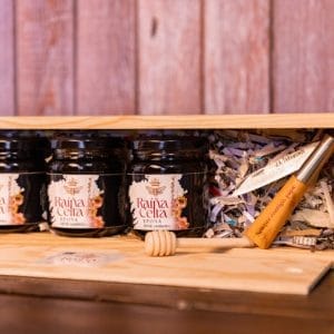 Caja regalo día del padre con 3 tarros de miel gallega y navaja de taramundi grabada